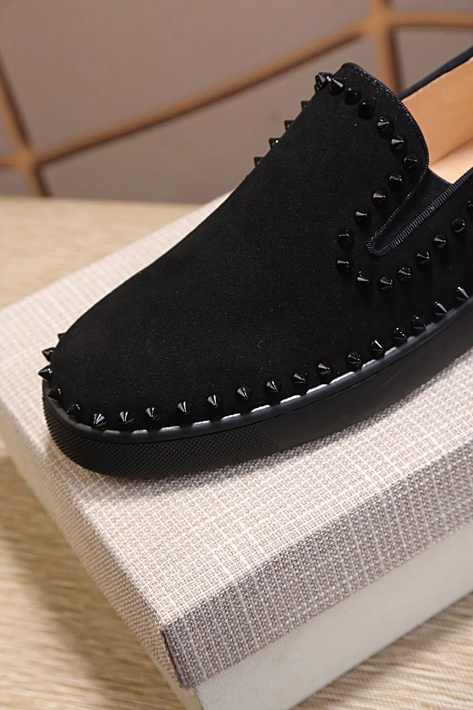 Factory price 420 Christian louboutin (CL red sole shoes) counter nail series, casual sneakers for couples 📢 📢 📢 Exclusive hot style release 🎈🎈💪 Movable latex feet 👻 Finished outsole line [Proud] 😝Female 35-40# Male 38#-46, global supply😝 [Top version]: original imported cowhide frosted upper, top original leather lining, original molded TPU outsole, original 1:1 detail processing, original shoe last, large quantity available from stock,